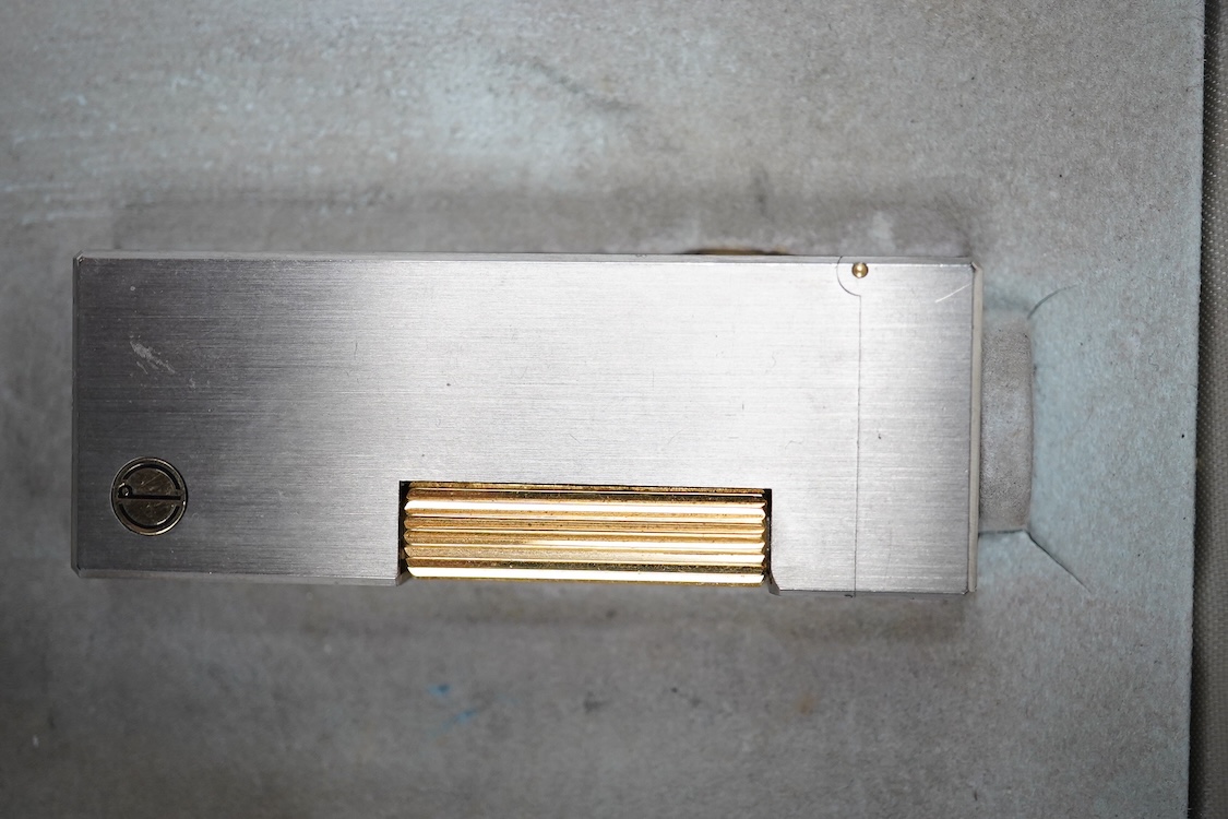 A boxed Dunhill Rollagas with brushed palladium finish and contrasting metal ignition roller-6cm high